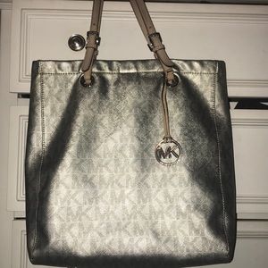 Micheal Kors bag 100% authentic